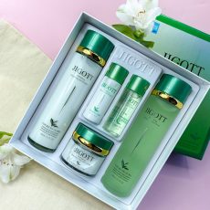Jigott Well-Being Green Tea Skin Care 3Set. Набор косметический для лица с экстрактом зеленого чая.