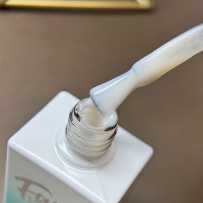 Камуфлирующая база Farb Rubber Base Cover 3, 15 мл