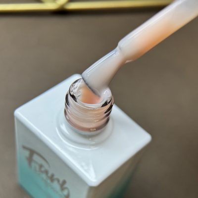 Камуфлирующая база Farb Rubber Base Cover 4, 15 мл