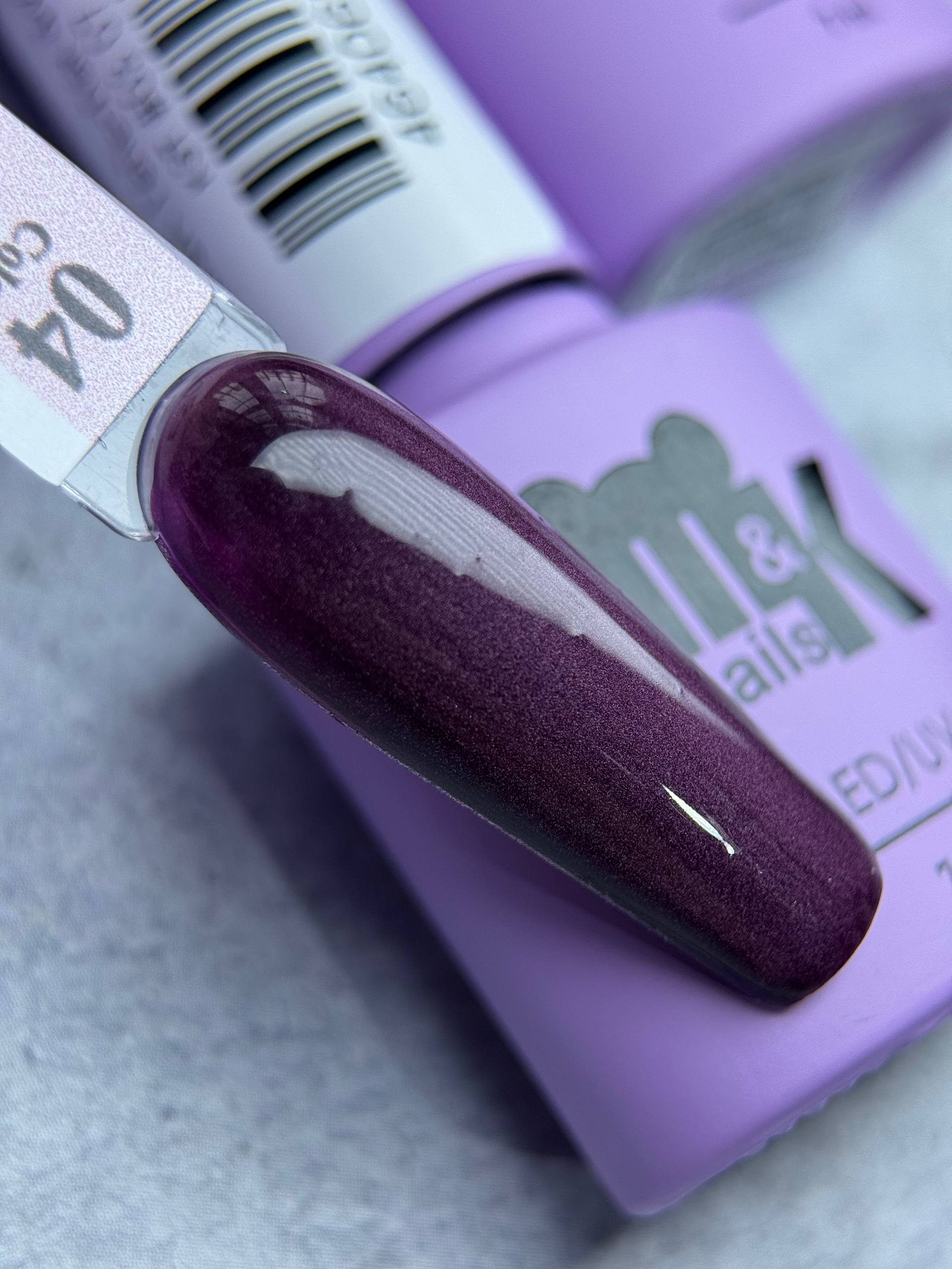 Гель-лак кошачий глаз M&K Nails Midnight Plum Cat 4, 7 мл